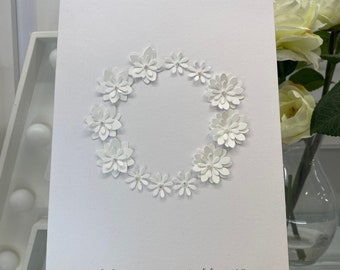 Carte de mariage, couronne de fleurs blanche, carte de félicitations de mariage, carte de mariage juste, carte de mariage, carte pour les jeunes mariés, fleurs en papier