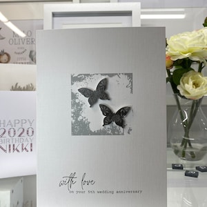 Tarjeta de aniversario de boda 5, tarjeta de aniversario de madera, tarjeta de quinto aniversario hecha a mano, 3D, mariposas de madera, tarjeta tradicional