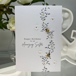 Tarjeta de cumpleaños para hermana, tarjeta para cuñada, tarjeta para hermanastra, tarjeta para amantes de las abejas, tarjeta hecha a mano para amantes de las abejas, abejas de madera, tarjeta increíble para hermana, abeja