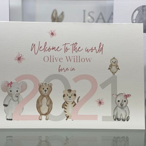 Gepersonaliseerde nieuwe babykaart, babymeisjeskaart, jungle, safaridieren, geboortegegevens, nieuwe ouderkaart, hand versierd met edelstenen, geboren in 2021