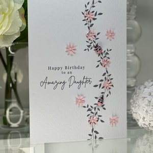 Tarjeta de cumpleaños para hija, tarjeta para hija adolescente, tarjeta hecha a mano para hija, tarjeta para amantes de las abejas, abejorro, abejas de madera rosa, hija increíble