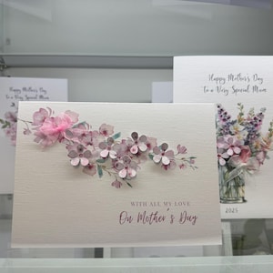 Tarjeta del Día de la Madre, Tarjeta especial del Día de la Madre con mariposas y flores rosas, Tarjeta especial del Día de la Madre, Tarjeta de lujo del Día de la Madre, Flores