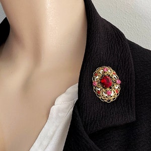 Czech Ruby Paste & Enamel Brooch - Gilt Brass Filigree - 4cm Length
