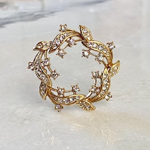 ATTWOOD & SAWYER Wreath brooch - Swarovski Crystals - 22ct Gold Plated - c. 1980s - 1990s