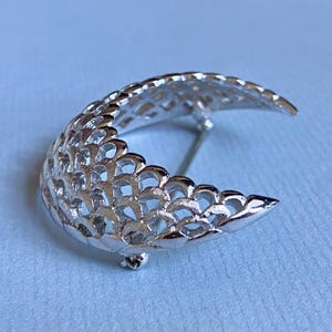 MONET Signed Brooch - Sculptural Crescent In Rhodium Finish - Vintage 1970s Statement Pin - Modernist Curve