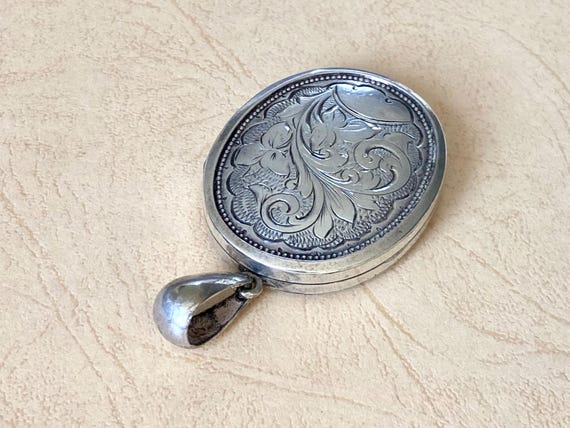 Victorian Solid Silver Oval Locket - Hand Engrave… - image 6