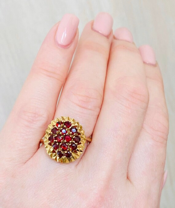 1970s 9ct Garnet Cocktail Ring - Textured Diamond… - image 2