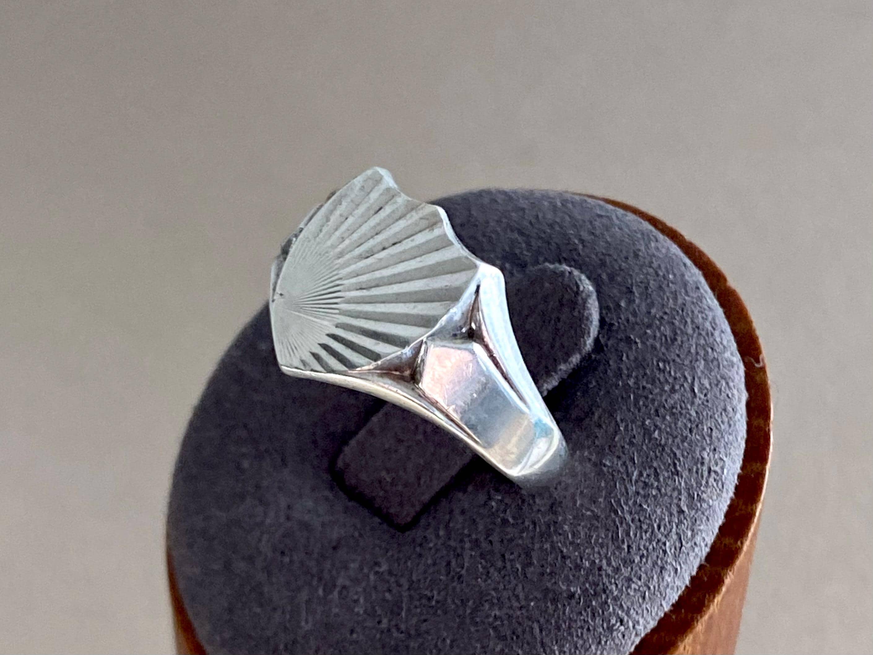 【vintage】Signet ring silver - unknown 1976 Vintage Sterling Silver Sunburst Signet Ring - UK Size U 1/2