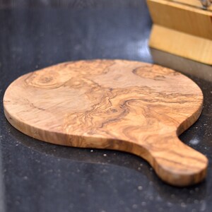 Handcrafted olive wood pizza board personalized engraving unique gift kitchen decoration free wood conditioner STYLE 1