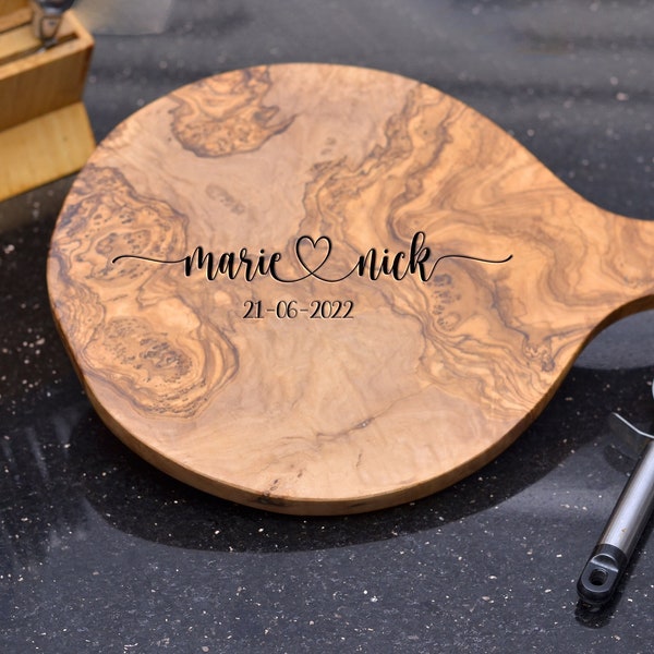 Tabla para pizza de madera de olivo hecha a mano - grabado personalizado - regalo único para decoración  (+ acondicionador de madera gratis)