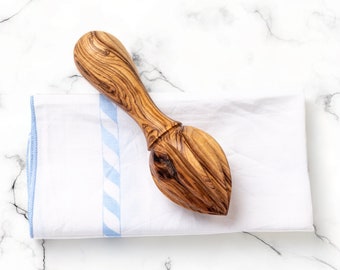 Artisanal Olive Wood Lemon Squeezer - Essential, Eco-Responsible and Sustainable Kitchen Utensil