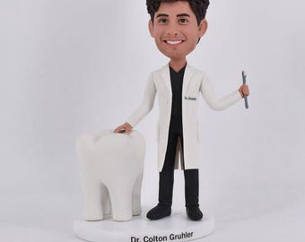 Custom bobbleheads dentist, personalized boblehead for dentist, make a bobblehead for dentist, bobblehead doll standing beside one big tooth