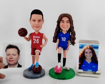 カスタムユニフォームを着たサッカー選手のカスタムボブルヘッド、自分だけのボブルヘッドを作ろう、フットボールサッカーボブルヘッド