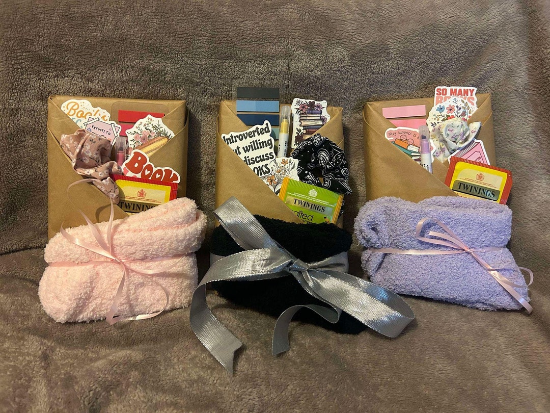 Blind Date With a Book – Mystery Wrapped Gift Set - Etsy