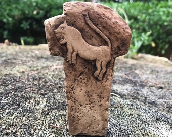 Statue de Göbeklitepe faite à la main / Céramique faite à la main en forme de T