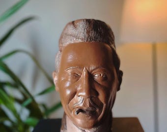 マディ・ウォーターズの胸像、ブルースの伝説、マディ・ウォーターズの遺産へのトリビュート、ユニークな陶器の彫刻、カラーオプション：ブロンズまたはチョコレートブラウン