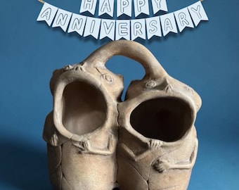 こんなに長い間一緒にいたの？ – 4000年前のメソポタミアの儀式用カップのレプリカ、陶器製の記念日ギフト