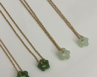 Gold Edelstahl Jade Blume Halskette | Hypoallergen 16-Zoll-Kette