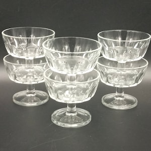5 ou 6 COUPES à champagne, coupes en verre vintage Arcoroc modèle Provence