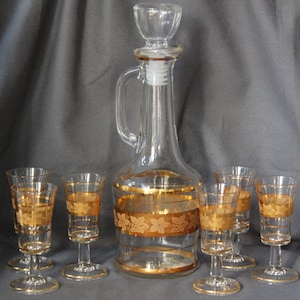 Vintage LIQUEUR SERVICE, Gold and flower decor, 6 liqueur glasses and antique carafe