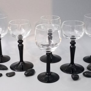 Lot of 6 small glasses on black foot, France, Vintage, 2 x 3 glasses