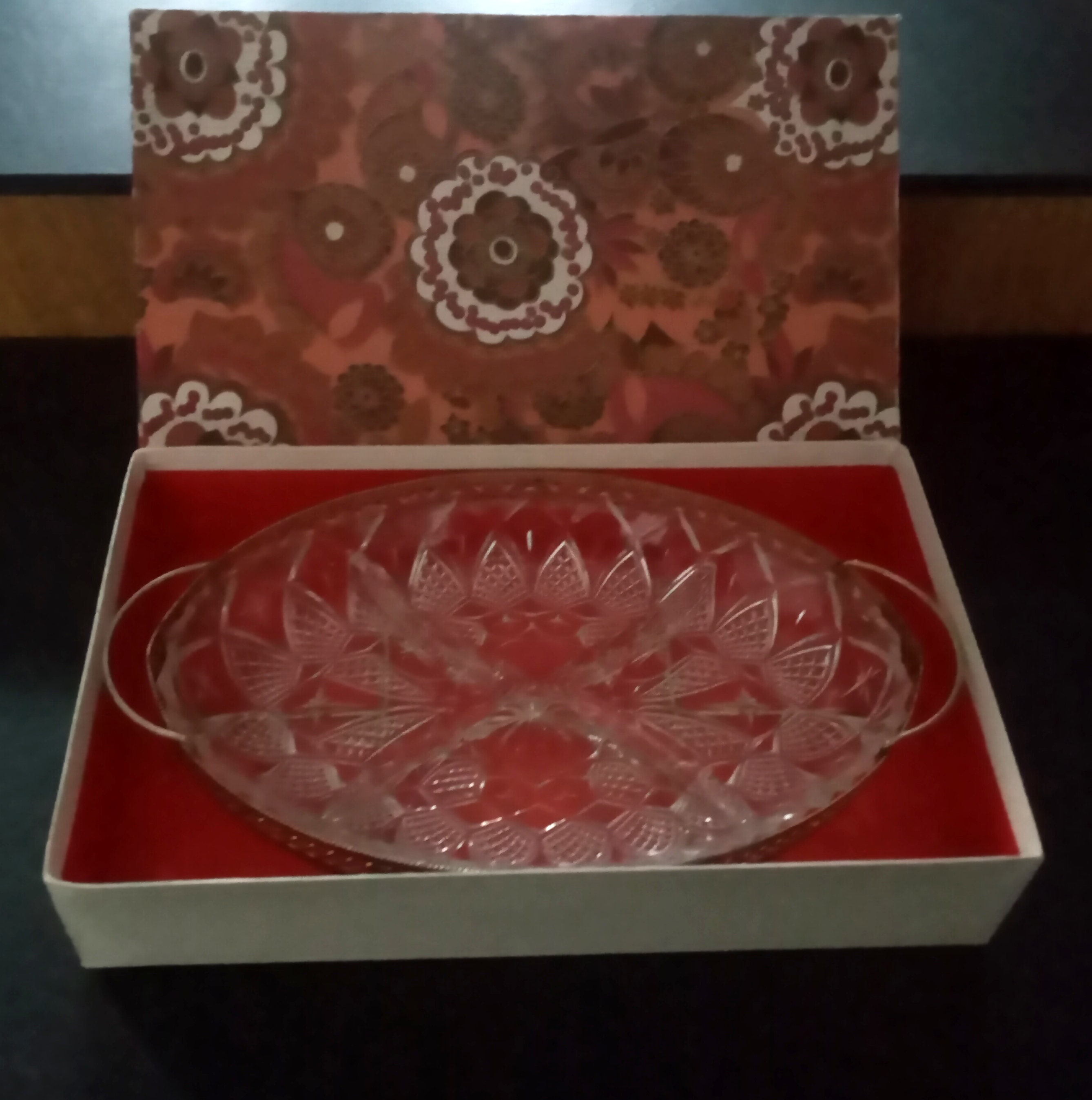 Plat apéritif en verre ciselé 5 compartiments | Selency Plat apéritif en verre ciselé 5 compartiments | Selency