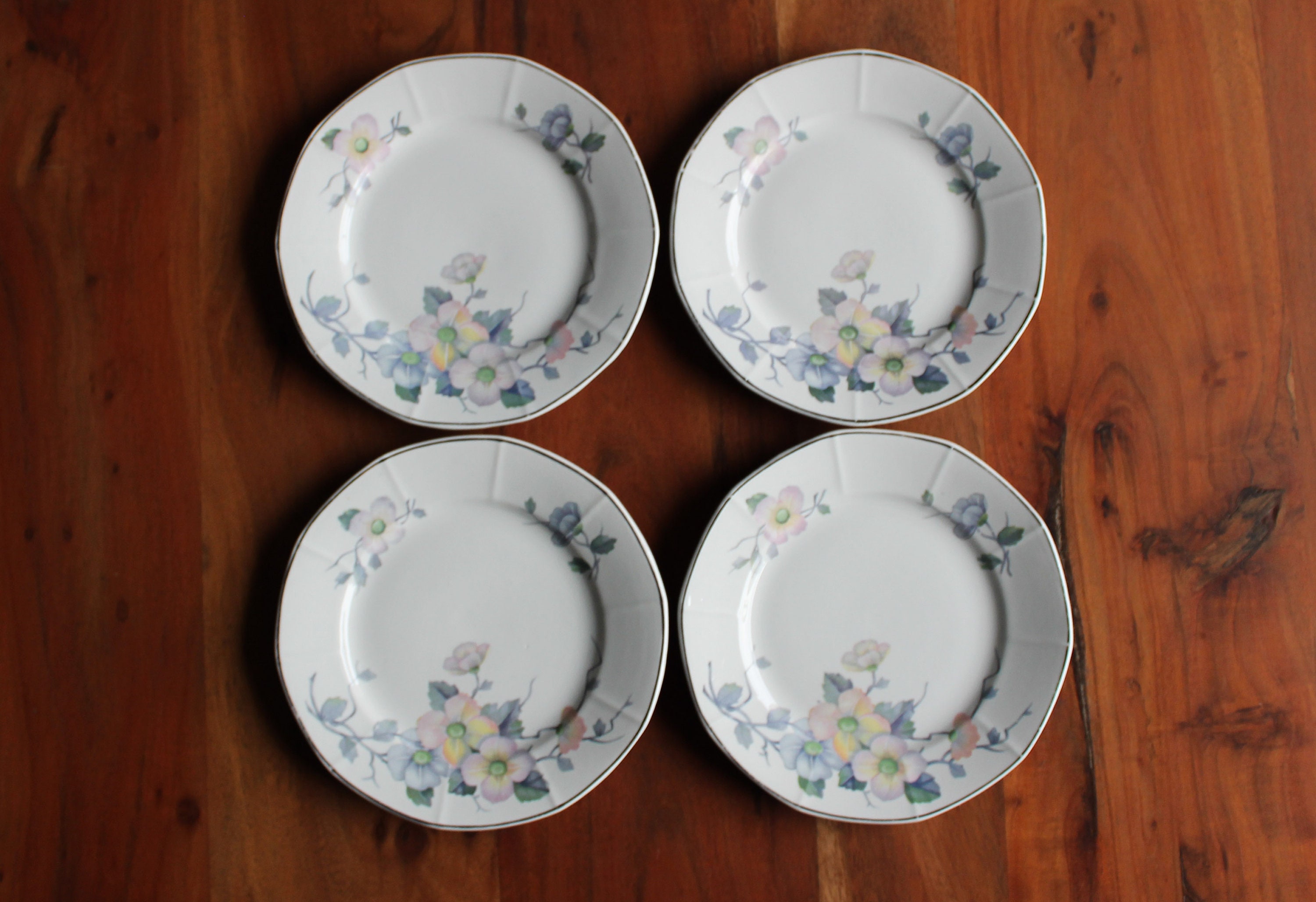 4 Assiettes à Dessert Porcelaine Blanche Décor Floral Tchécoslovaquie