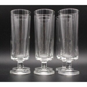 Puede incluir: Juego de seis vasos altos de vidrio transparente con tallo corto y base ancha.