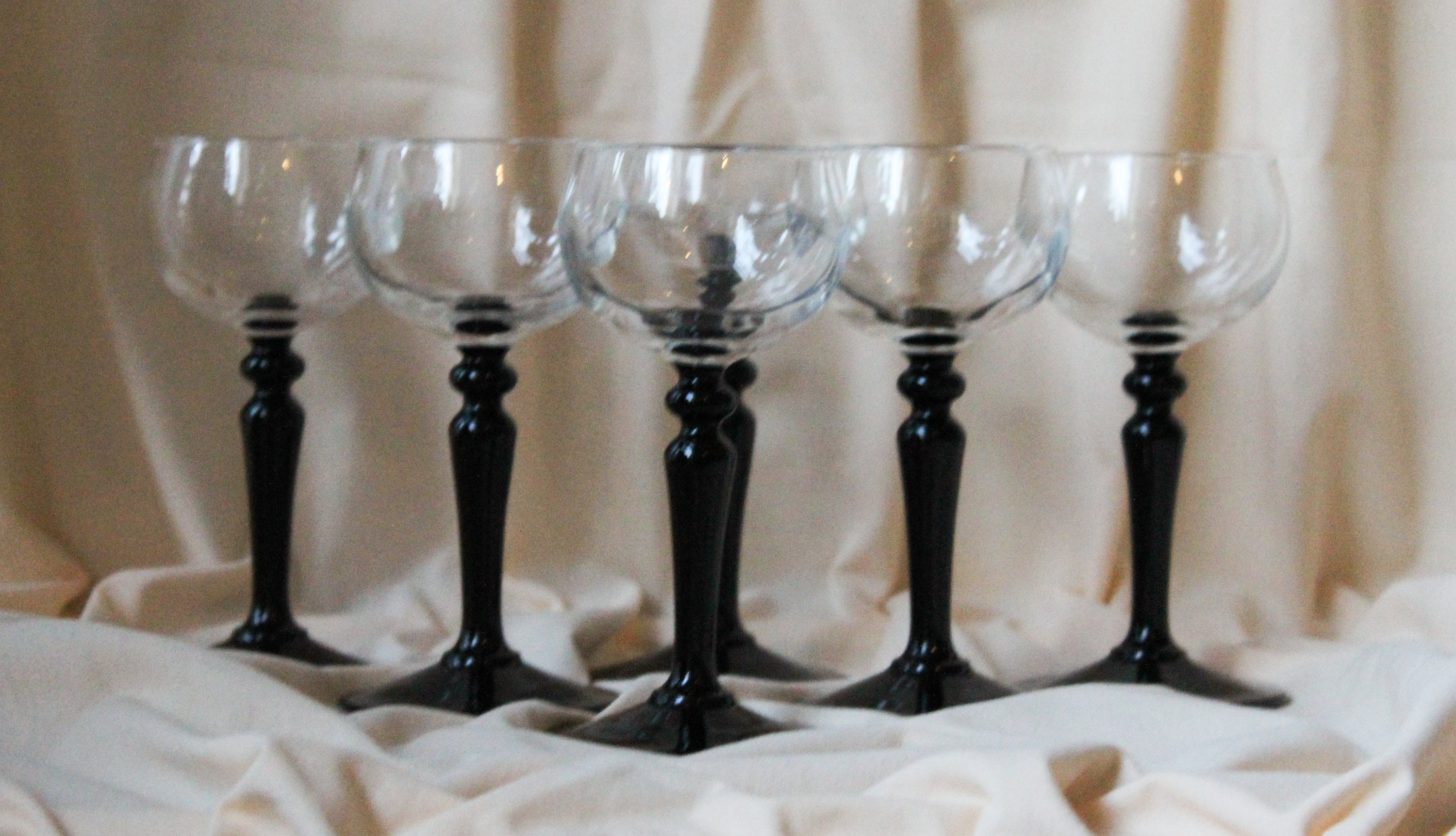 Lot 6 Verres sur Pied Noir Arcoroc France, Vintage