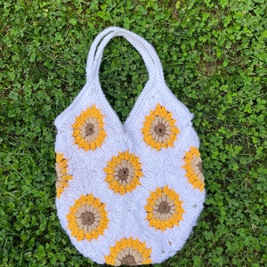 Crochet Sunflower Bag, Granny Square Bag, Crochet Shoulder Bag, Modern Crochet Bag, Trendy Crochet Bag, Gift for Friends and Family.