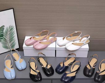 Sandalias Tabi con tira trasera y puntera dividida / Sandalias minimalistas de inspiración japonesa / Sandalias planas modernas de vanguardia / Calzado de diseño que marca tendencia