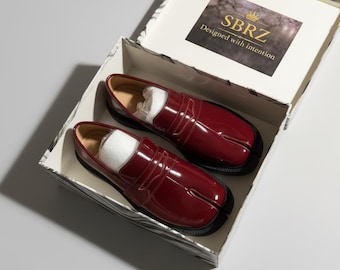 Mocasines Tabi burdeos con puntera dividida / Zapatos planos sin cordones de inspiración japonesa, zapatos minimalistas de cuero, zapatos planos sin cordones de inspiración japonesa, calzado moderno