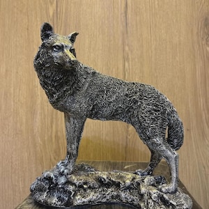 Gray Wolf Statue, Realistic Wolf Figurine, Designer Wolf Figurine, Tabletop Sculpture, Tabletop Decorative Object, Home Decorative Figurine