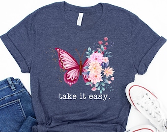 Camiseta vintage con estampado floral y mariposas: Camiseta gráfica estilo boho