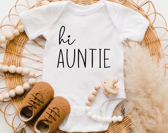 Hi Auntie Onesie®, Baby Announcement, New Baby Bodysuit, Sister Gifts, Sister in Law Gift, Pregnancy Reveal Bodysuit, Baby shower gift