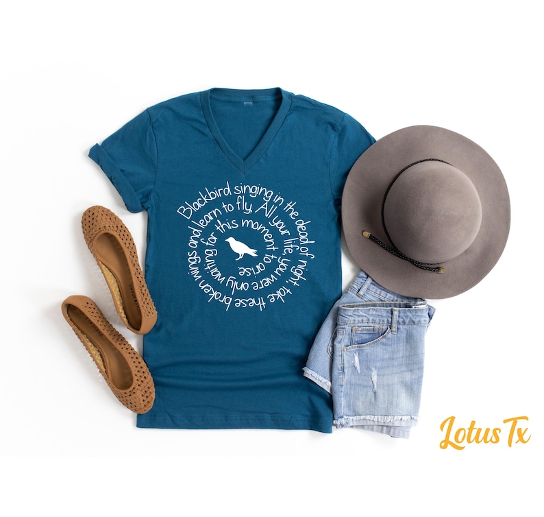 Camisa Blackbird Singing in the Night, Camiseta Beatles Lyrics, Regalo perfecto para amantes de la música, Camisa de música para mujer imagen 3