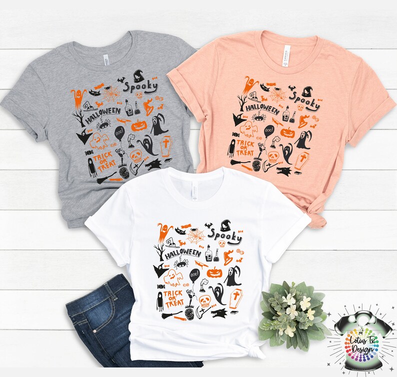 Puede incluir: Tres camisetas con tem&aacute;tica de Halloween. Las camisetas son grises, melocot&oacute;n y blancas. Cada camiseta tiene un dise&ntilde;o en negro y naranja con las palabras "Spooky Halloween" y "Trick or Treat".