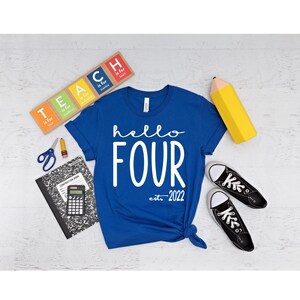 Camisa Hello Four Est 2021, Camisa de 4º Cumpleaños, Regalo de Cumpleaños de Cuatro Años imagen 2
