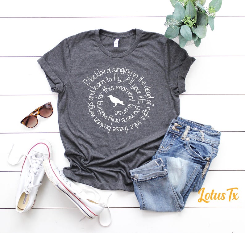 Camisa Blackbird Singing in the Night, Camiseta Beatles Lyrics, Regalo perfecto para amantes de la música, Camisa de música para mujer imagen 2