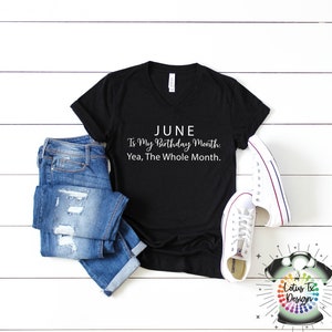 Puede incluir: Camiseta negra de cuello en V con texto blanco que dice "JUNE Is My Birthday Month. Yea, The Whole Month."