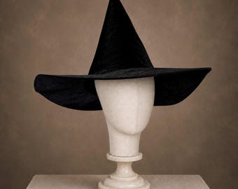 Velvet Witch Hat: Cosplay Medieval Renaissance Fair (Black, Strap)