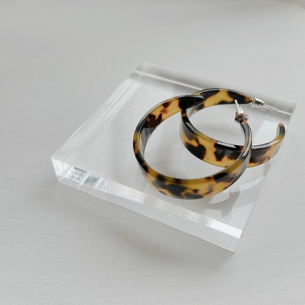 Blonde/Brown Tortoise Shell Hoop Earrings |  Leopard Print Resin Hoop Earrings | Circle Earrings | Round Earring | Acetate Earrings
