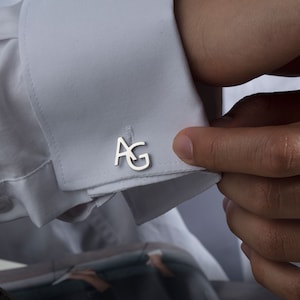 Gemelos de plata con inicial de nombre para hombre, gemelos con letra de oro de 14 quilates, gemelos para novio, regalo personalizado para hombre, regalo único para el Día del Padre