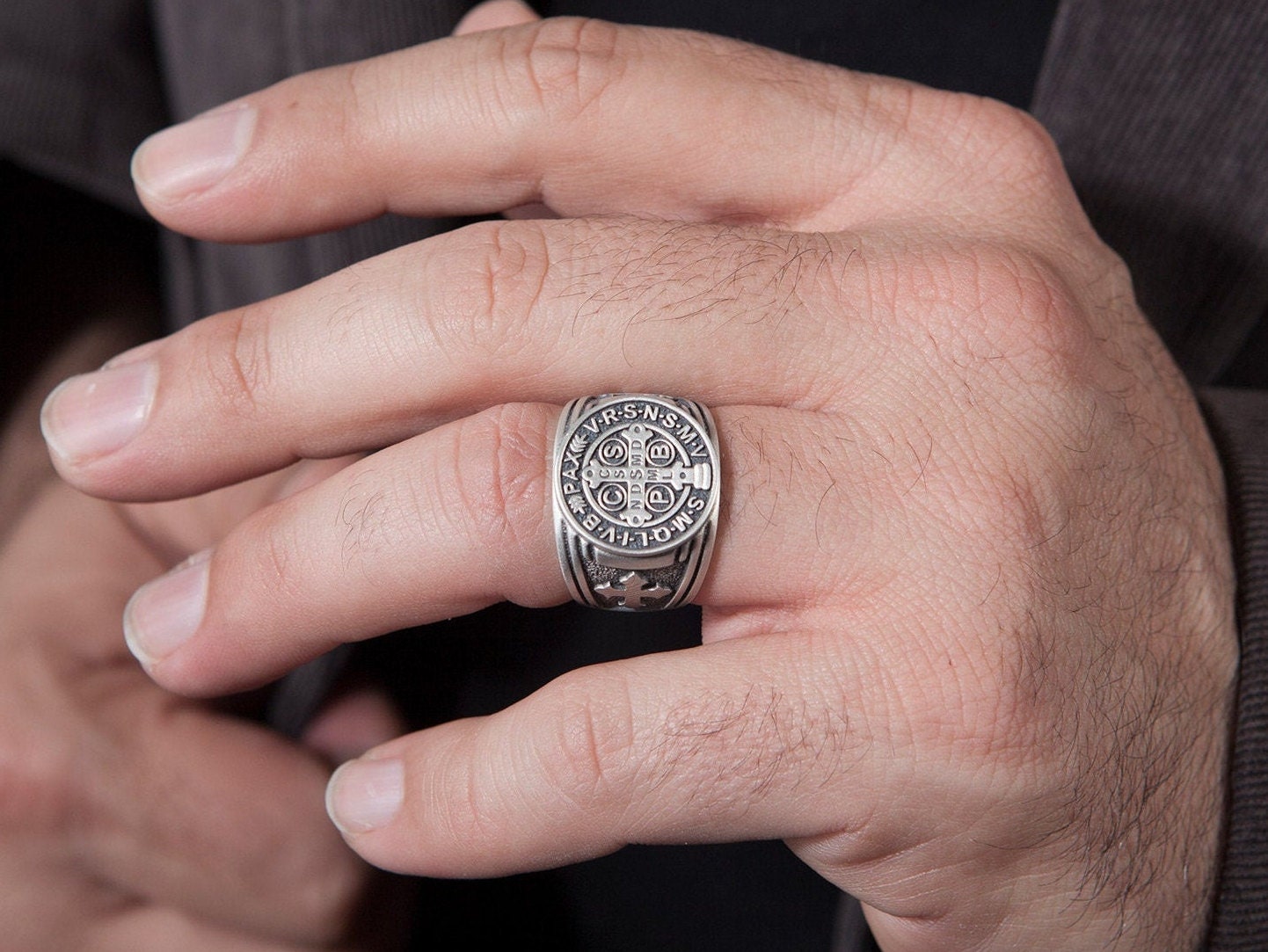 Anillo de san benito para hombre hotsell