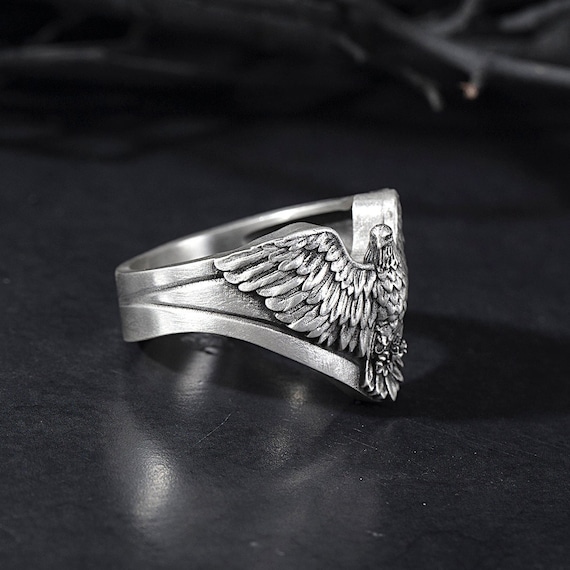 Mens store wing ring