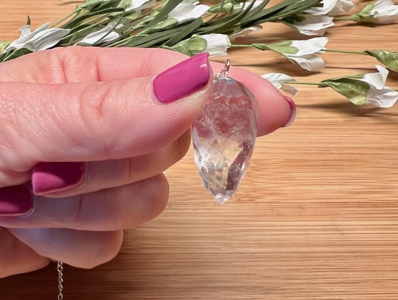 Clear Quartz Light Diffuser Pendulum (with minor fractures, inclusions or cloudiness) 画像 3