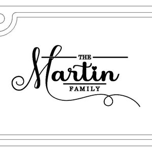 Op de afbeelding: Een zwart-wit grafisch ontwerp met de tekst "The Martin Family" in een cursief schrift.