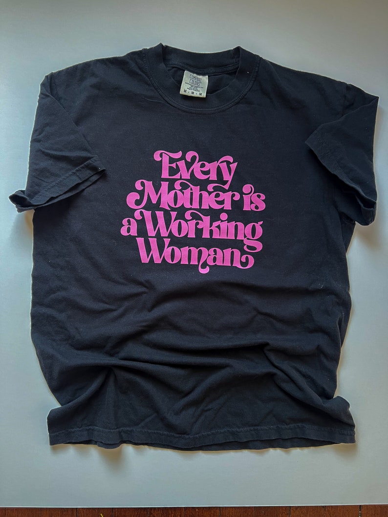 Working Mom Graphic Tee: Trendy Oversized Mama Shirt image 3