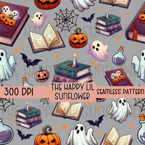 Könnte beinhalten: Ein nahtloses Muster mit Halloween-Illustrationen auf grauem Hintergrund, darunter Geister, Kürbisse, Bücherstapel mit Kerzen, offene Bücher, Spinnennetze, Fledermäuse und Zaubertrankflaschen. Text: 300 DPI THE HAPPY LIL SUNFLOWER SEAMLESS PATTERN.
