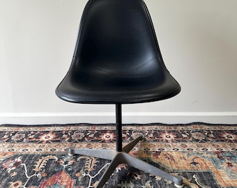 Authentic Vintage Herman Miller Task Chair | Black Swivel Office Chair | Retro Workspace Decor